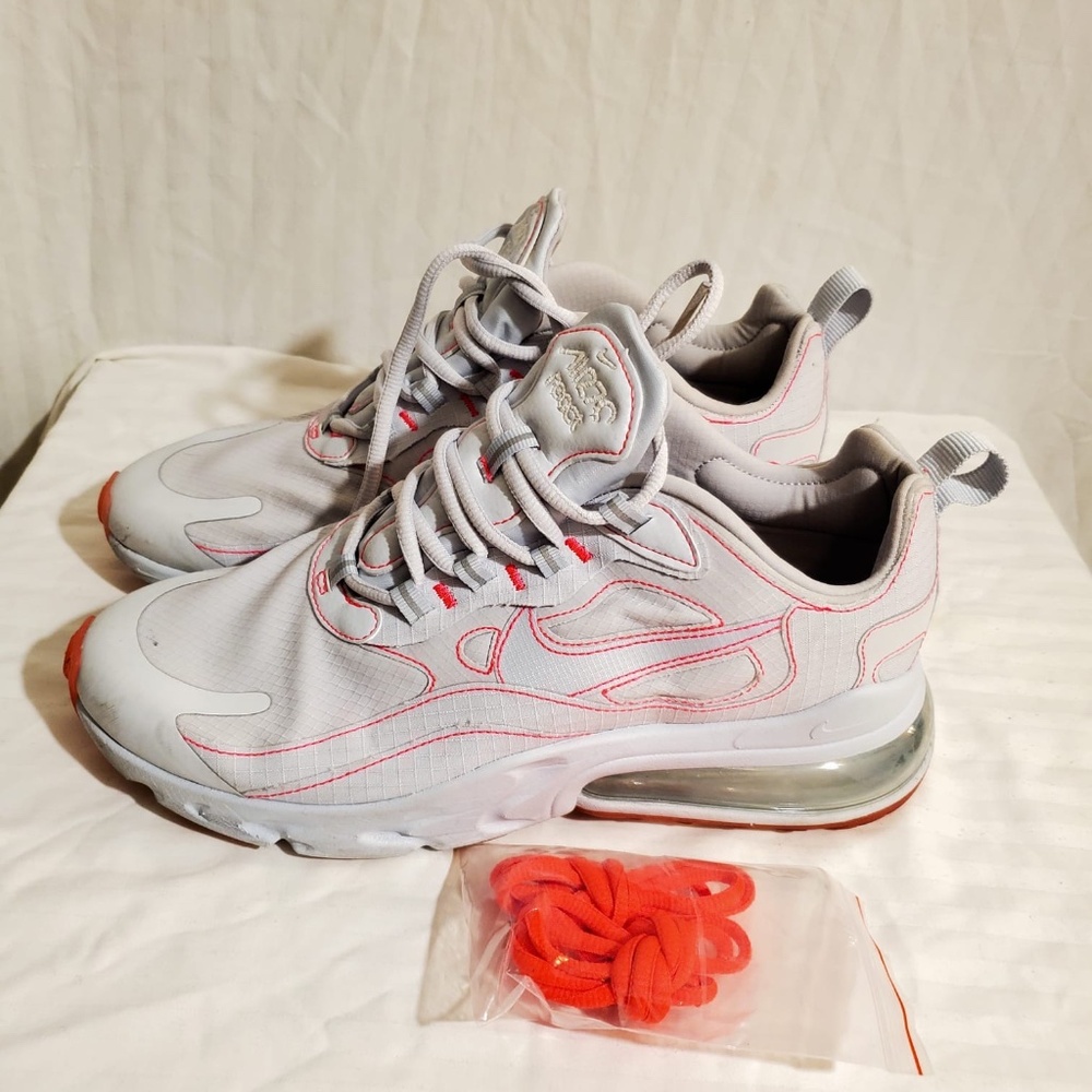 MEN WHITE WITH PINK NIKE SNEAKERS